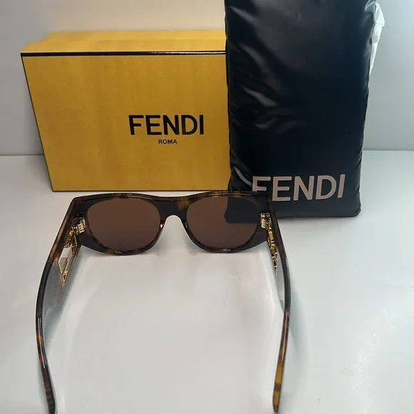 New 💯Authentic FENDI Baguette FE40109I 55E Sunglasses